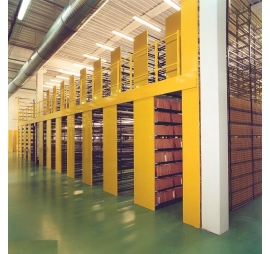 Storage platform with traffic aisle