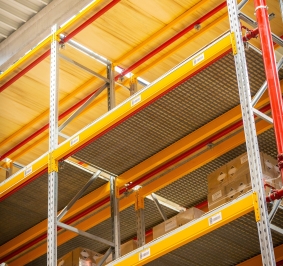 Grating covering on a Propal 3 pallet rack
			