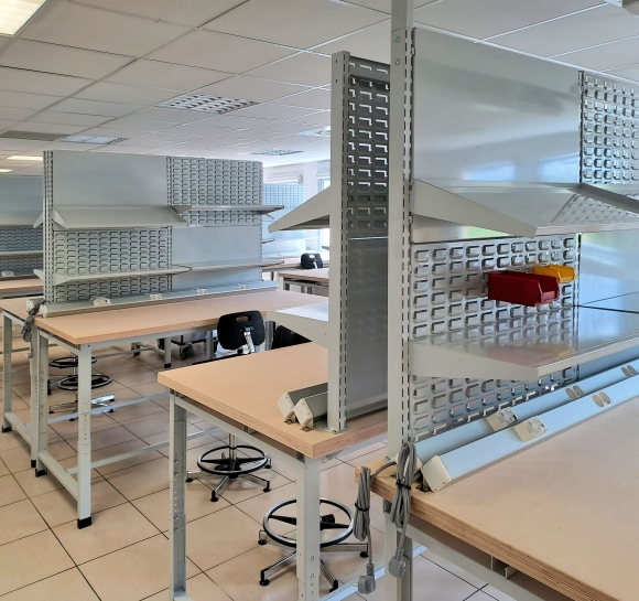 workbenches with lift and shelves
